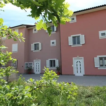 Gostinjska kuća Jela *