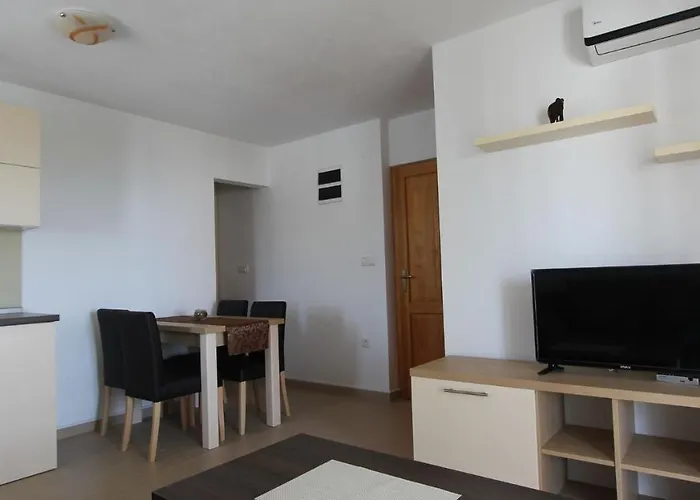 Jela Guest house 3*