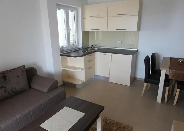 Jela Guest house 3*