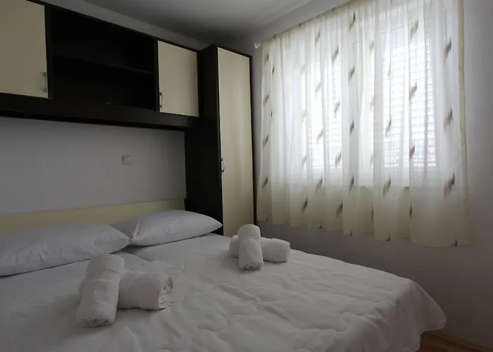 Jela Guest house 3*
