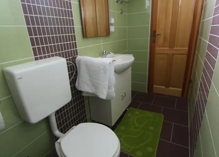 Jela Guest house 3*